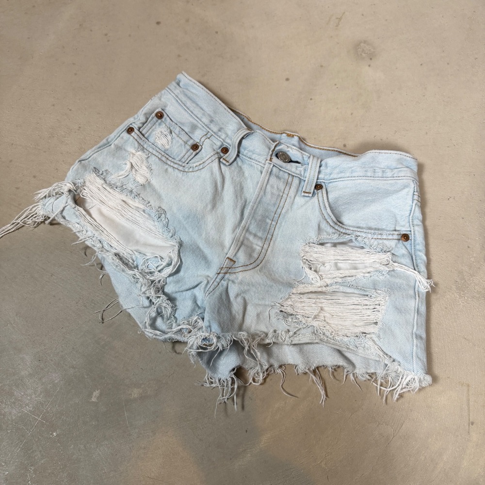 Levis 501 Light Wash Distressed High Rise Denim Shorts 32317-0112 W26